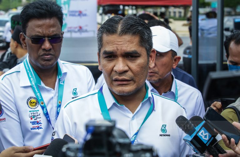 (TIDAK RASMI) PRU-15: Radzi Jidin mendahului di Putrajaya