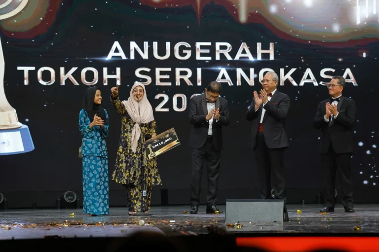 Fauziah Nawi Tokoh Anugerah Seri Angkasa 2022, terima kejutan hadiah kereta