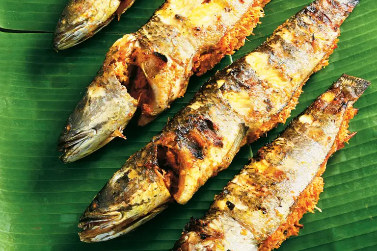 Resipi ikan haruan bakar berisi kelapa parut