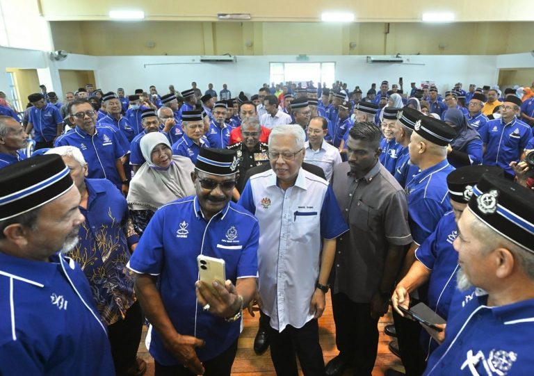 Hargai jasa pesara, kerajaan umum dana khas RM200,000 kepada Persatuan Bekas Polis Malaysia