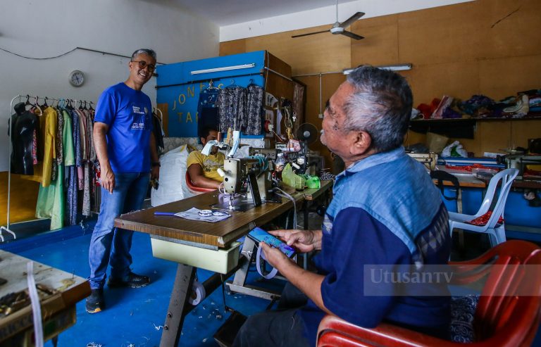 ‘Biar kita jumpa rakyat’ pendekatan Tengku Zafrul santuni pengundi Kuala Selangor