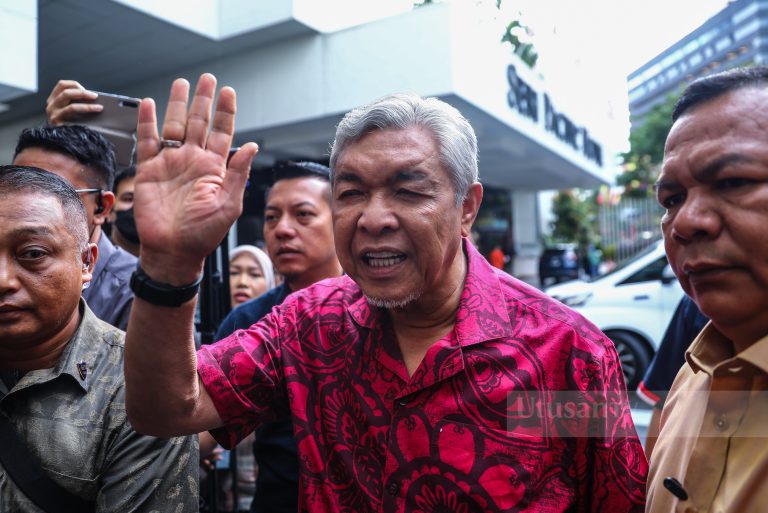 Sabar KJ pemilihan parti tak lama lagi, jawab Ahmad Zahid selepas dibidas