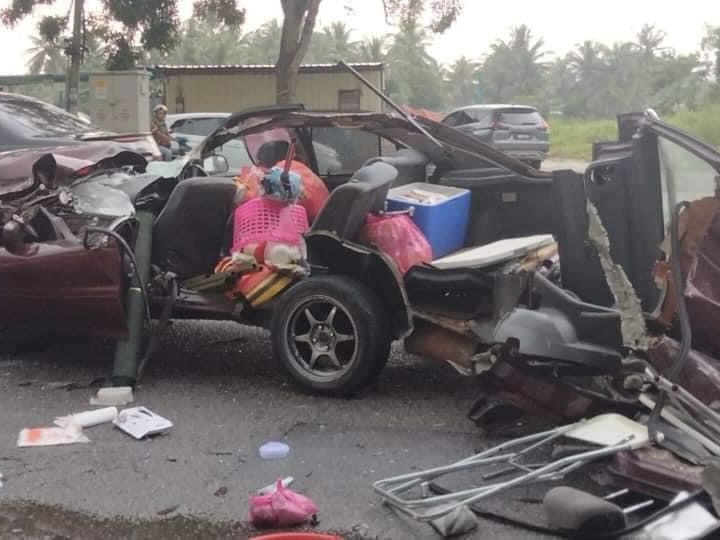 Suri rumah nyaris maut selepas langgar lori