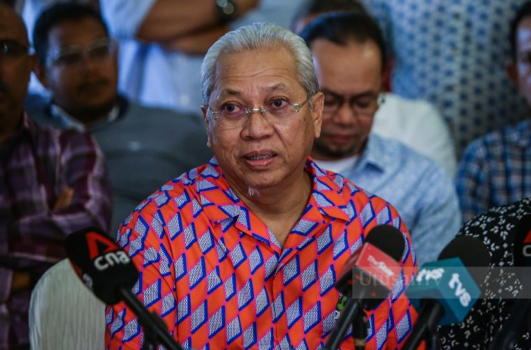 ‘UMNO kini ibarat rumah pusaka sedang terbakar’ – Annuar