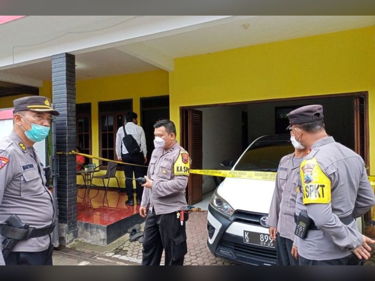 Anak durjana hidang teh panas beracun bunuh ibu, ayah serta kakak