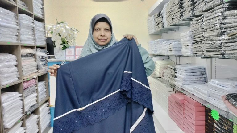 Sahabat AIM: Bermula RM40, tukang jahit berjaya buka bengkel jahit telekung, upah 27 pekerja
