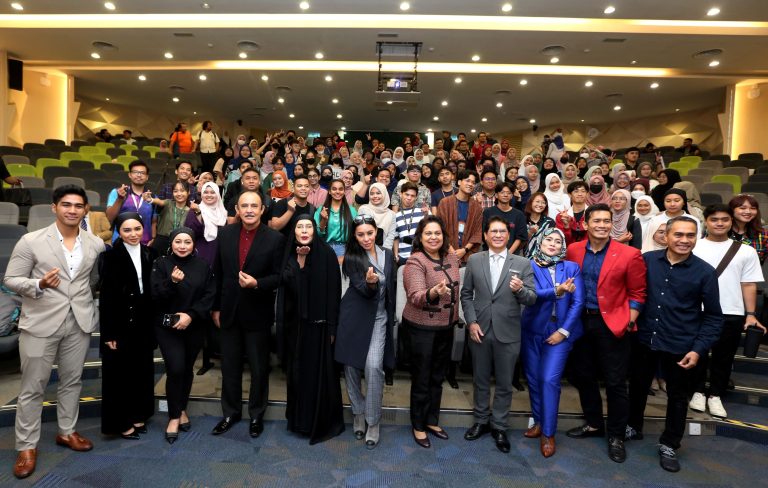 Nak jadi pelakon hebat? Bakat & rupa harus seiring