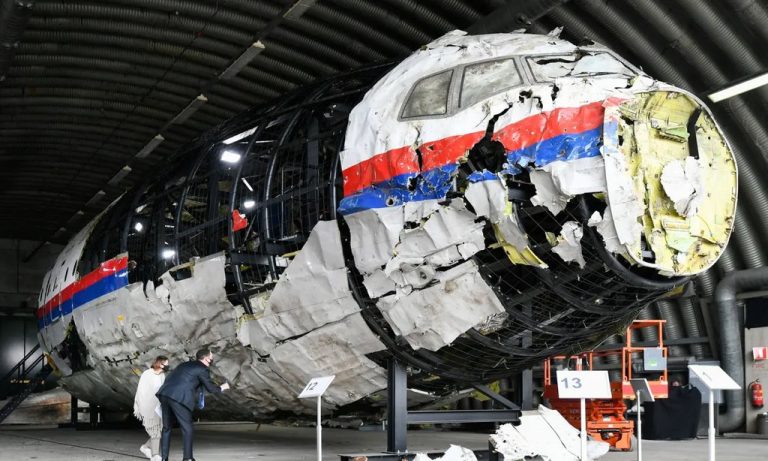 Bangkai pesawat MH17 tanpa sayap imbau kekejaman tragedi menyayat hati