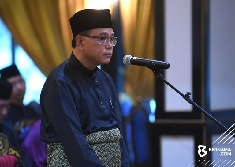 Wan Rosdy angkat sumpah MB Pahang buat penggal kedua