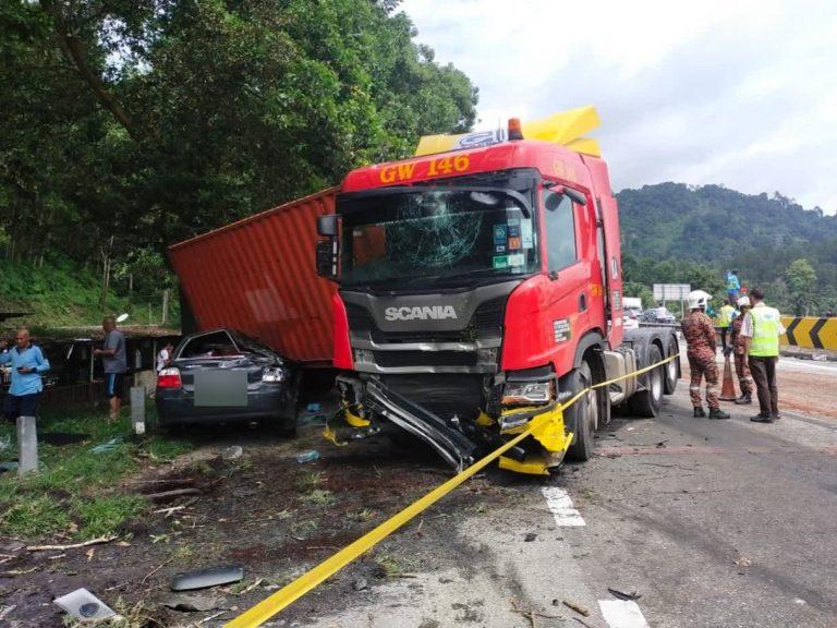 Nahas lima kenderaan akibat treler masalah brek di Lebuhraya Karak, trafik sesak 21 kilometer
