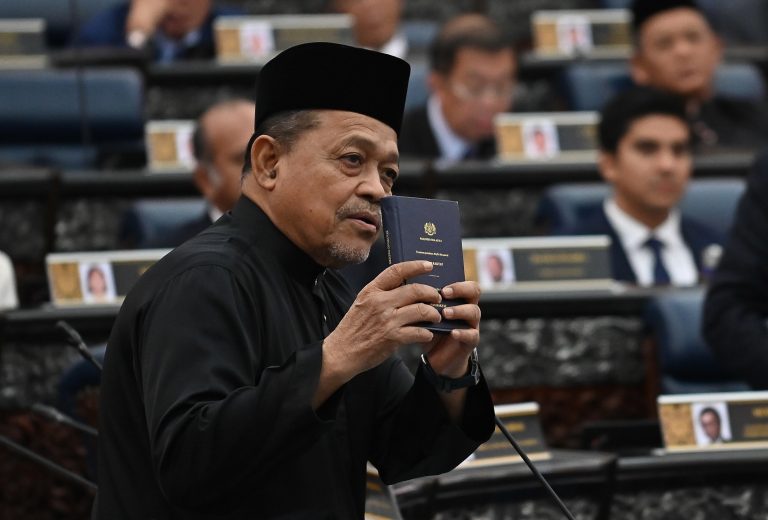 Peruntukan pembangkang: Shahidan hanya mahu penjelasan PM, Sany Hamzan tak layak