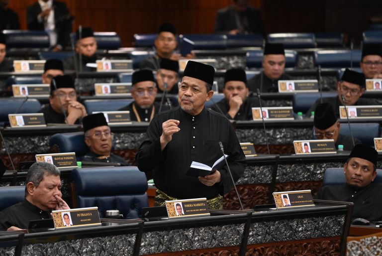 Shahidan beri bayangan tanding PRN namun enggan dedah DUN mana