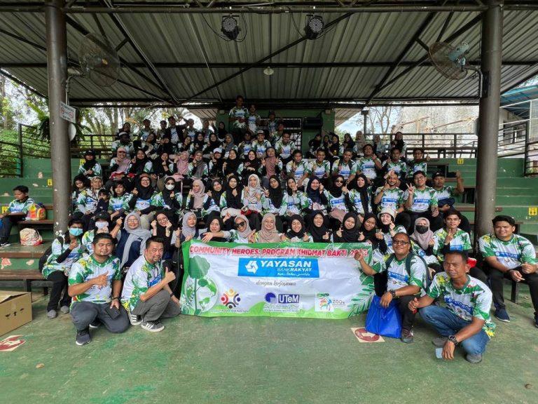 100 sukarelawan YBR gotong royong bersih Zoo Melaka