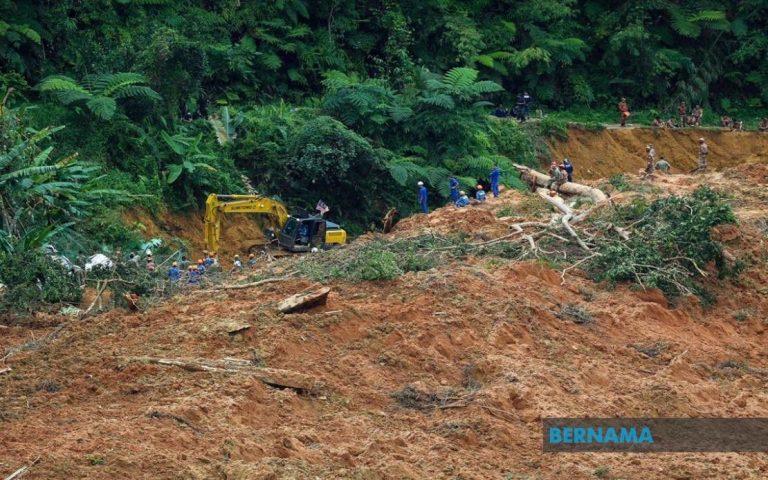 Tanah runtuh: Bomba jumpa selimut, peralatan perkhemahan, 9 mangsa masih hilang