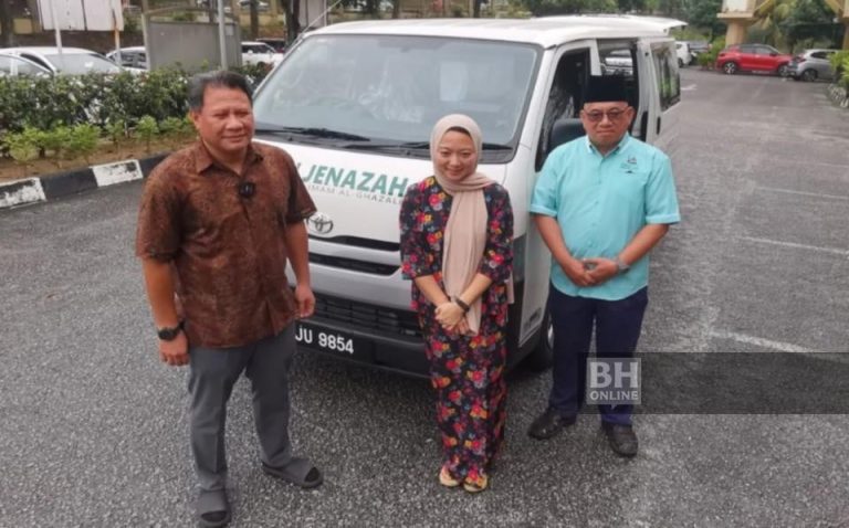 Hannah Yeoh bantu pengurusan masjid beli van jenazah