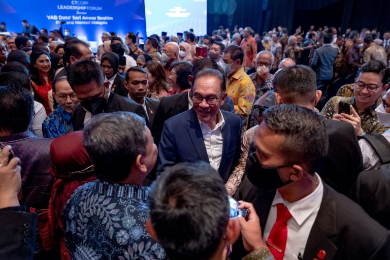 Dua pertiga rakyat Malaysia beri penarafan positif kepada Anwar – Merdeka Centre