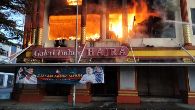 Jakel Shah Alam hampir musnah, terbakar 80 peratus