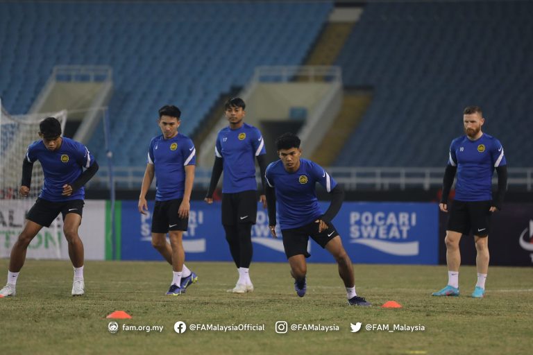 Azam Azmi Murad digantung dua perlawanan, denda AS$1,000
