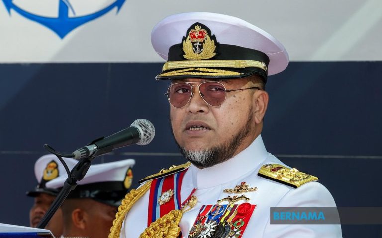 Panglima Tentera Laut dirai dalam majlis persaraan di Pangkalan TLDM Lumut