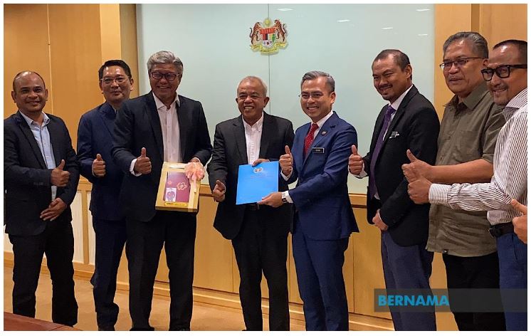 Peranan ISWAMI wajar dikembangkan ke peringkat ASEAN, media Indonesia sifatkan Anwar seperti Nelson Mandela