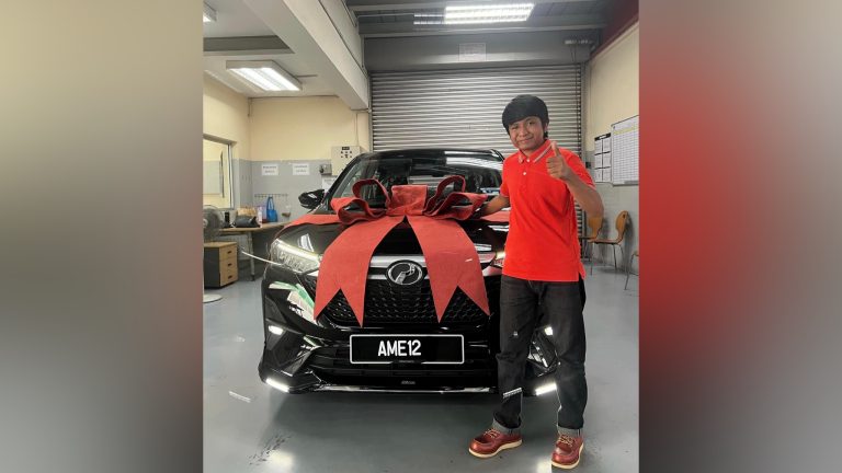 6 bulan tunggu akhirnya Amir Raja Lawak berjaya miliki kereta Alza hasil jual air jagung – “Nombor pendaftaran kereta saya empat angka…,”