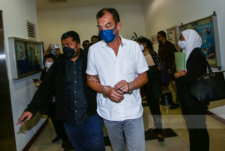 Pengarah syarikat didakwa sogok inspektor polis RM50,000