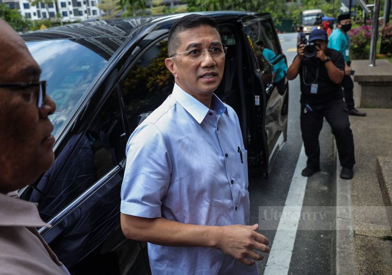 BN gunakan kedudukan menakut-nakutkan pembangkang – Azmin