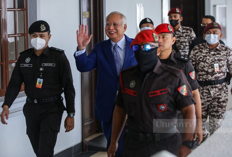 “Bukan orang Arab, tapi ‘Cina Malaysia’ masukkan wang ke akaun Najib” – Jurubank Ambank
