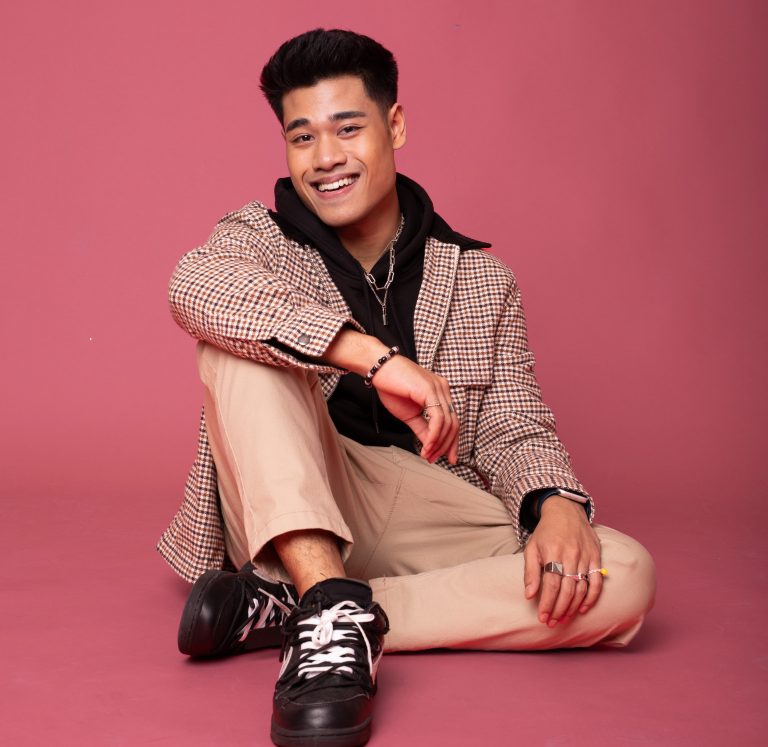 [VIDEO] Cerita cinta komedi romantik yang dipersembahkan dalam bentuk lagu – RADi