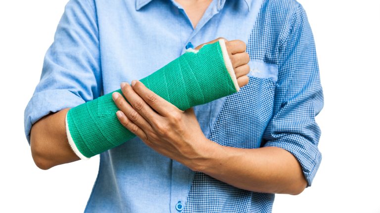 Langsung tidak berasa sakit walaupun tulang patah. Salah satu penyakit aneh yang tiada penawar