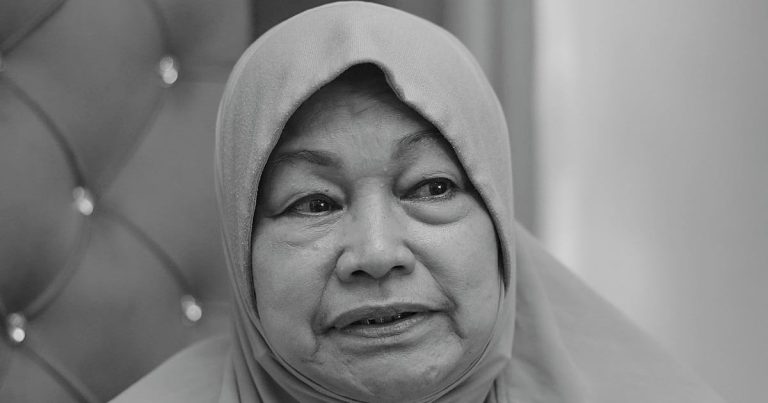 Penyanyi veteran, Julie Sudiro meninggal dunia akibat komplikasi paru-paru