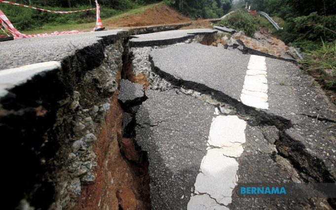 28 penduduk dipindahkan susulan tanah runtuh di Taman Chenderong Jaya