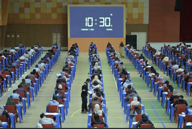 Mana pilihan antara kerja bergaji rendah atau menganggur?