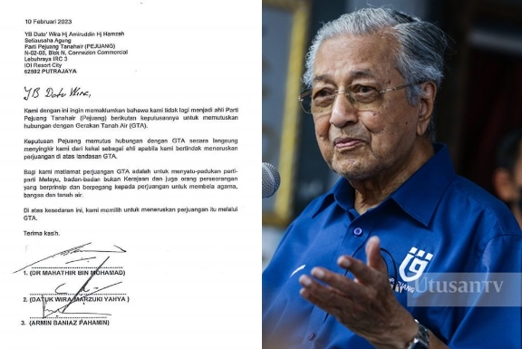 Tun Mahathir bersama 12 anggota keluar dari Pejuang
