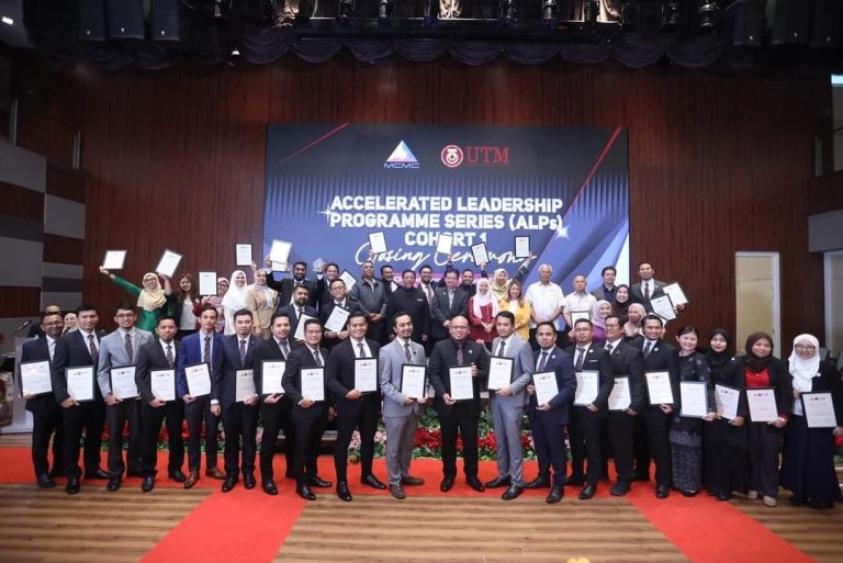 MCMC rai kakitangan berjaya tamatkan Program Accelerated Leadership