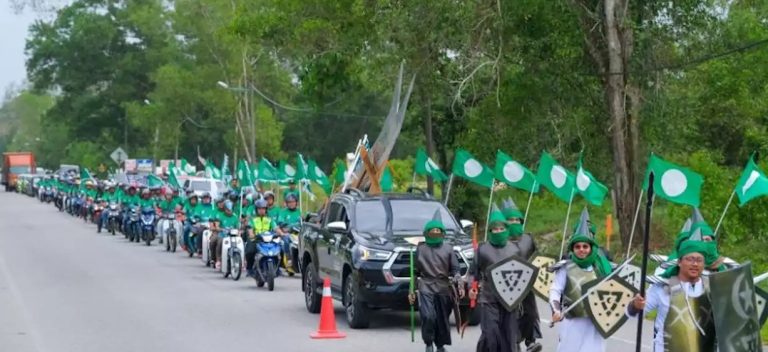 Polis Terengganu siasat perarakan pemuda parti politik bawa replika senjata
