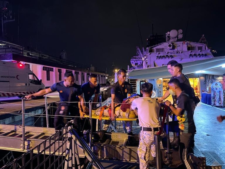 Dua bot bertembung di Pangkor, tiga maut