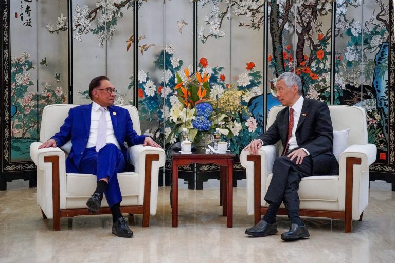 Malaysia-Singapura bincang hubungan, kerjasama dua hala di Hainan – Anwar