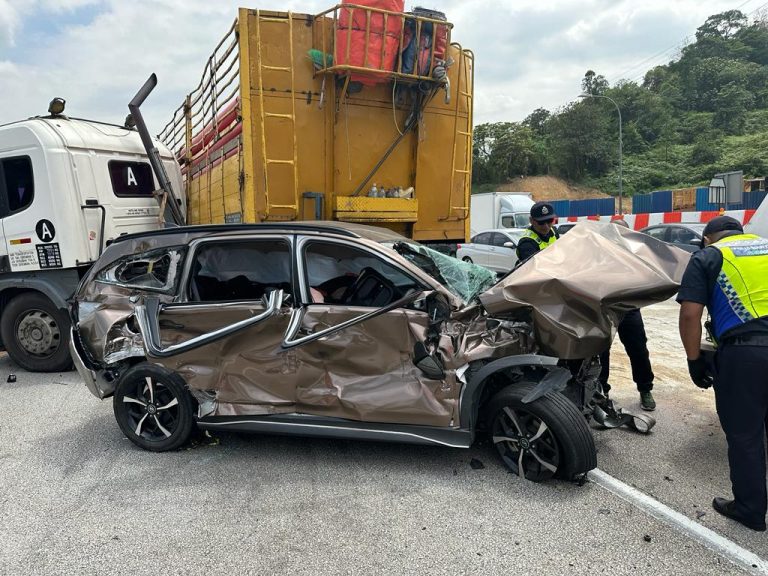 Lima sekeluarga trauma selepas Aruz remuk dirempuh treler