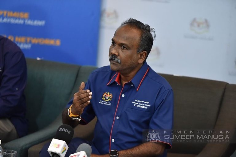 Tiga pegawai kanan Sivakumar digantung tugas