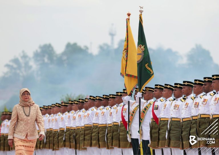 Presiden Singapura diberi sambutan negara di Istana Negara