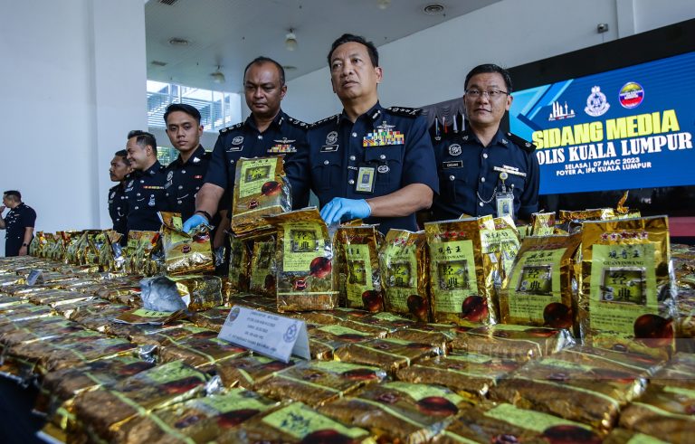 Polis tahan 8 individu termasuk Datuk, rampas 300kg syabu bernilai lebih RM10 juta