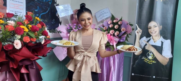 Shiha Zikir Kini Seorang Usahawan Nasi Ayam