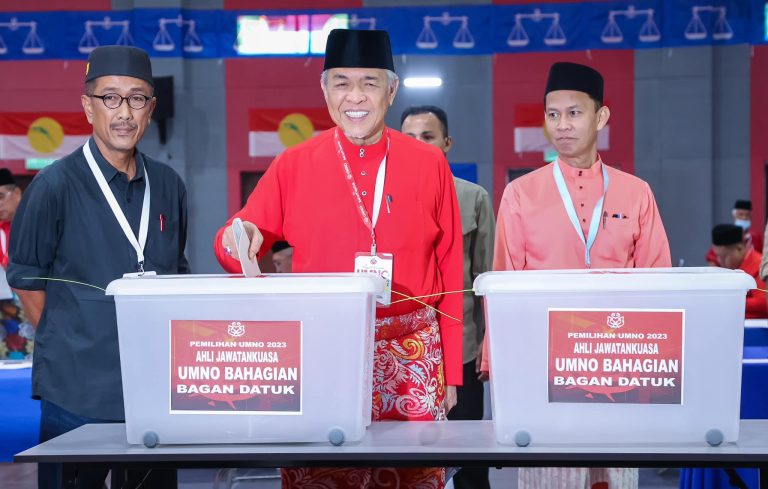 Ahmad Zahid pertahan jawatan Ketua UMNO Bagan Datuk, Saarani kekal Di Lenggong