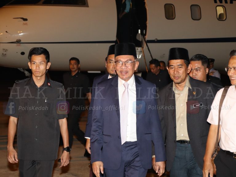 Anwar Ibrahim menghadap Sultan Kedah