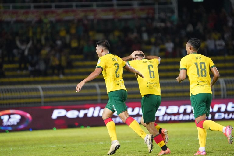 Kedah tumpaskan Kuching City 3-0, Akmal Zahir cemerlang sumbang dua gol