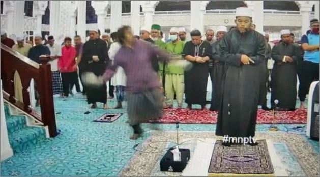 Solat Subuh ‘tergendala’ gara-gara imam diserang
