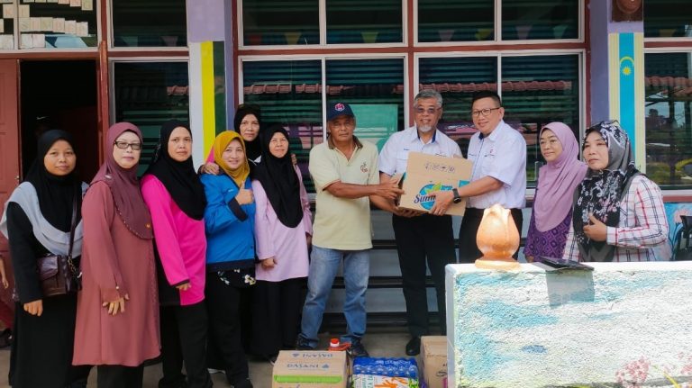 TNB giat pulihkan bekalan elektrik dan hulur bantuan mangsa banjir di kawasan terjejas