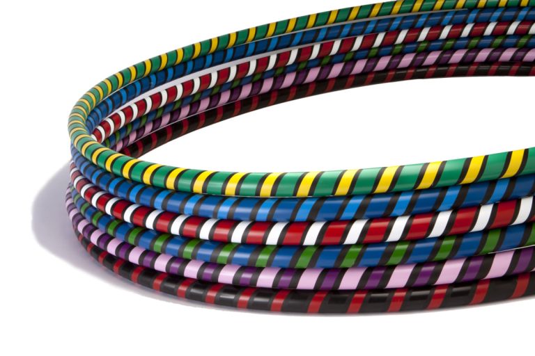 Diperbuat daripada aluminium bersaiz gergasi, lelaki ini pecahkan rekod pusing hula hoop terbesar di dunia