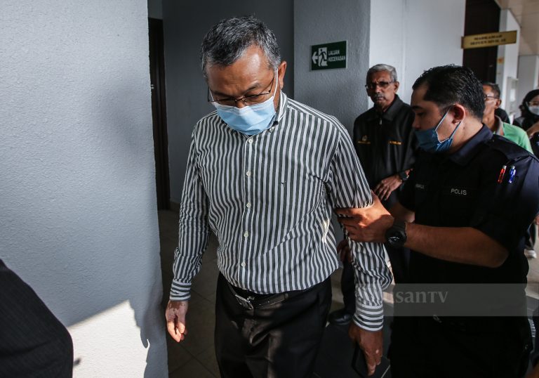 Bekas MB Perlis didakwa terima wang aktiviti haram berjumlah RM1.06 juta